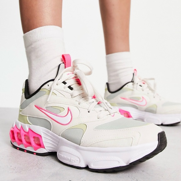 NIKE WOMEN ZOOM AIR FIRE RUNNING SHOES! - Picture 7 of 9